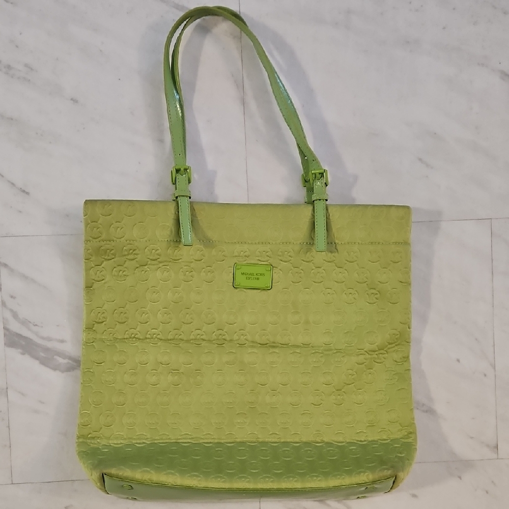 Michael Kors Jet Set Monogram Quilted Large Embossed Neoprene Green Tote Logo